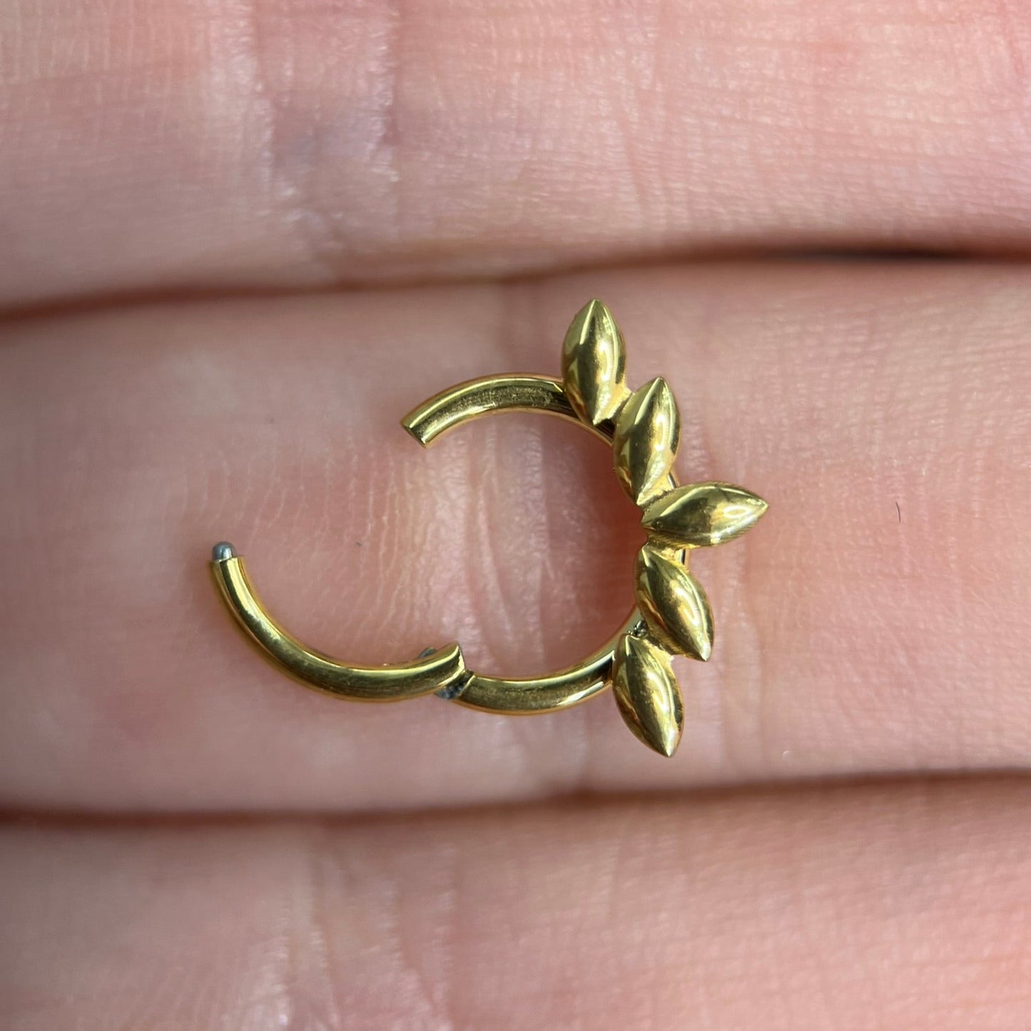 Piercing PVD Gold Lakshmi- Titânio