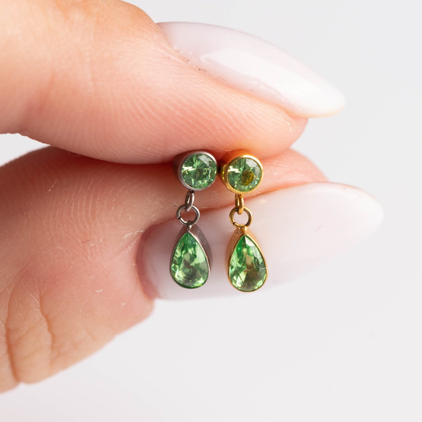 Piercing Moon Tear Verde PVD Dourado - Titânio