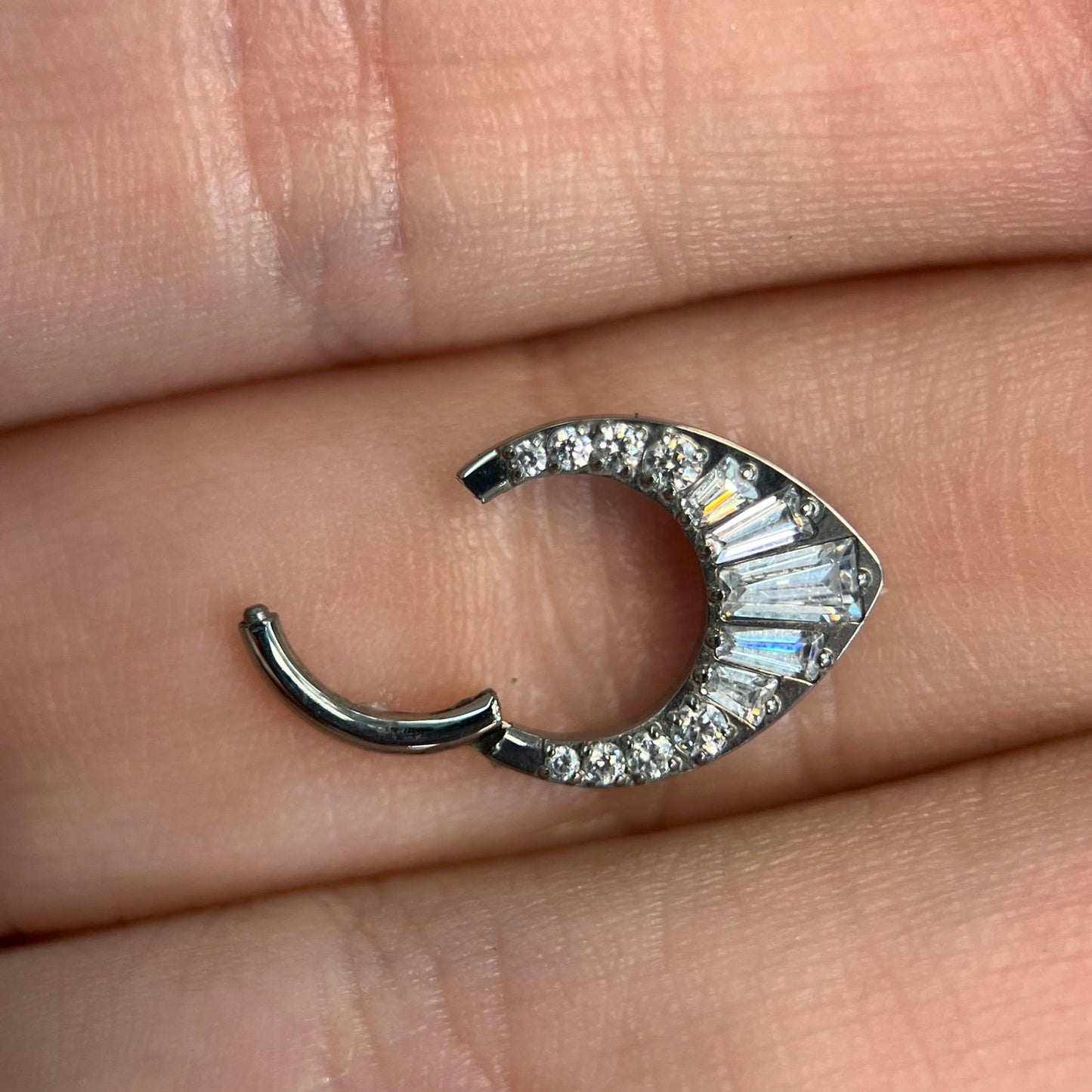 Piercing Beatrice -Titânio