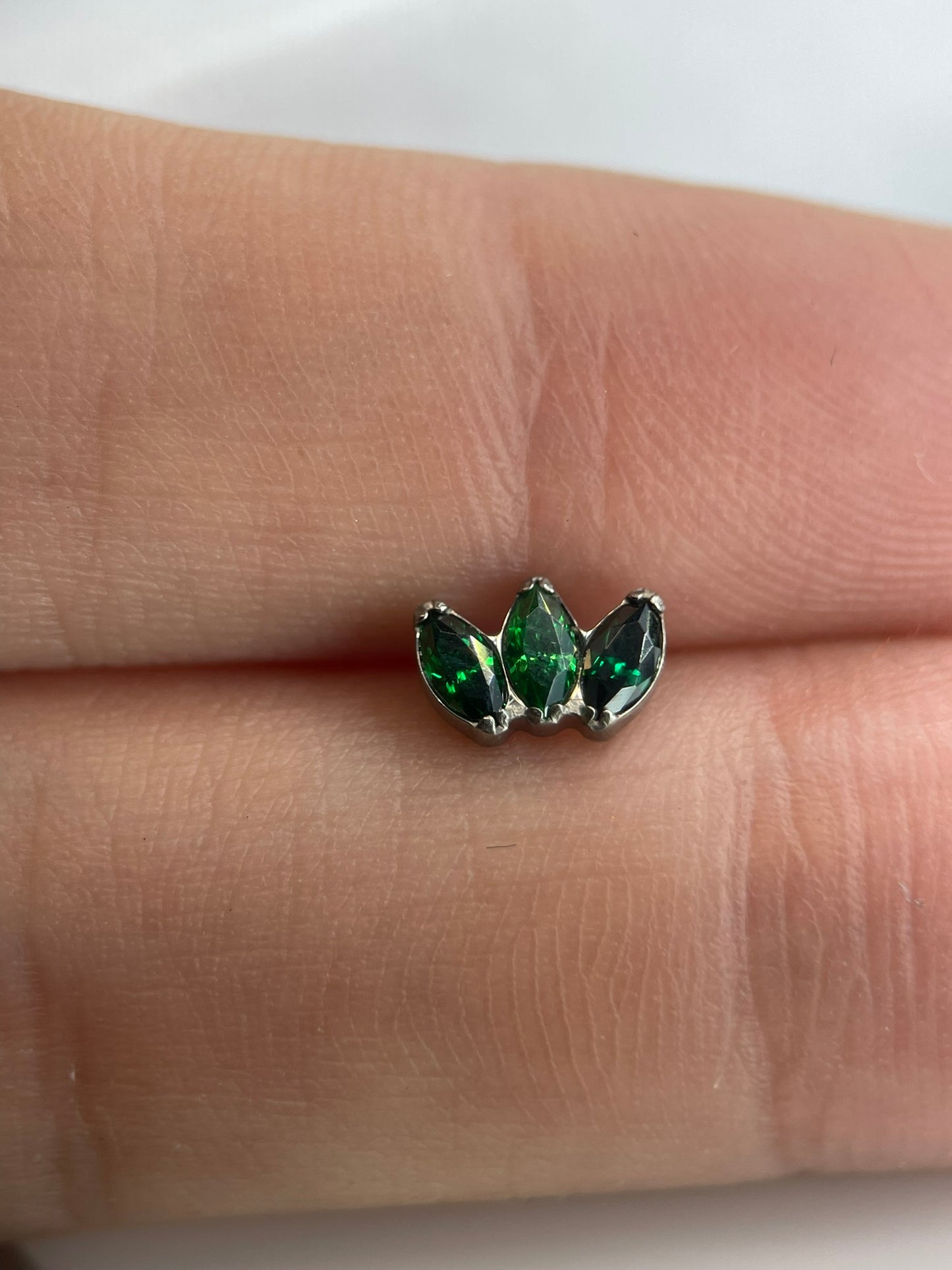 Piercing Flume Verde- Titânio