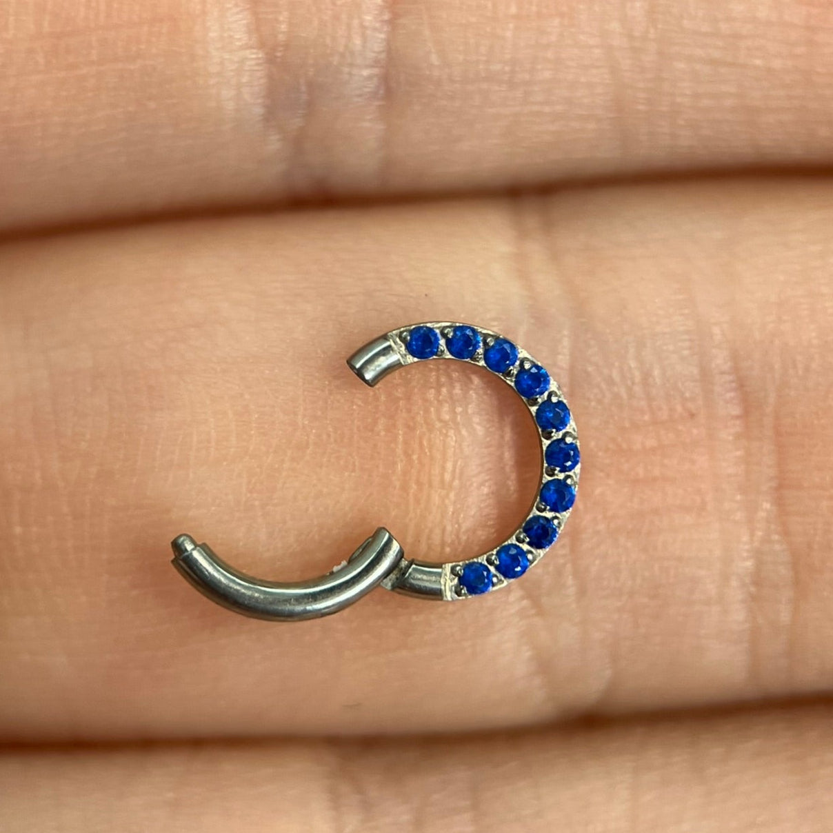Piercing Single Azul- Titânio