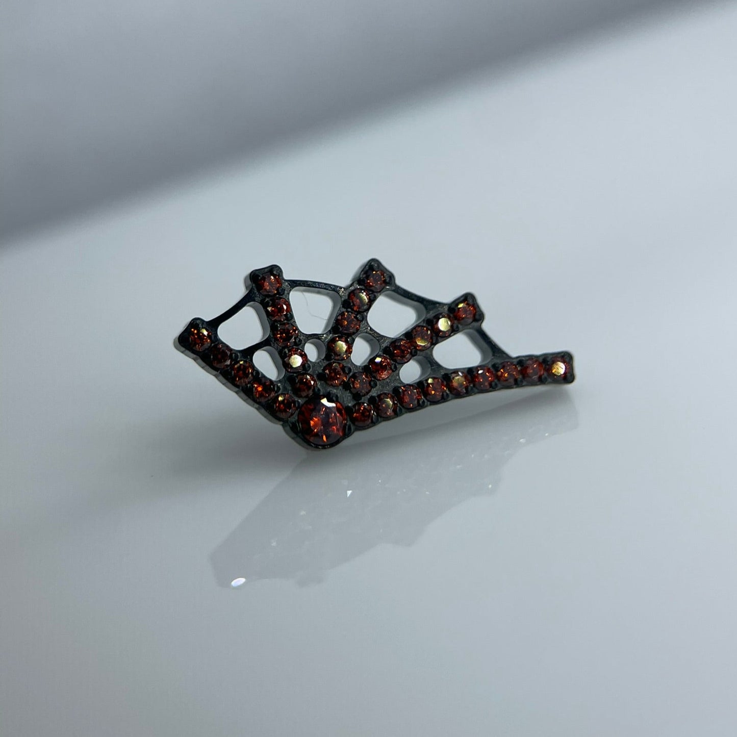 Piercing Dook Vermelho-Preto- Titânio