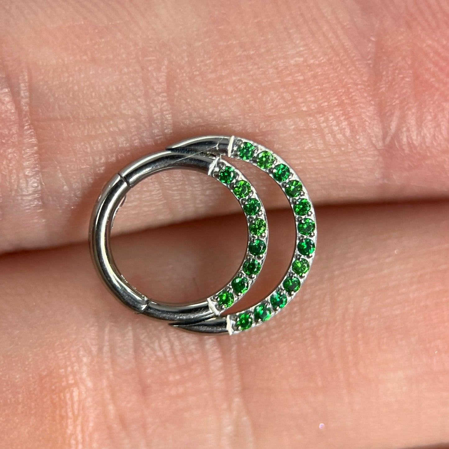 Piercing Courtney Verde- Titânio