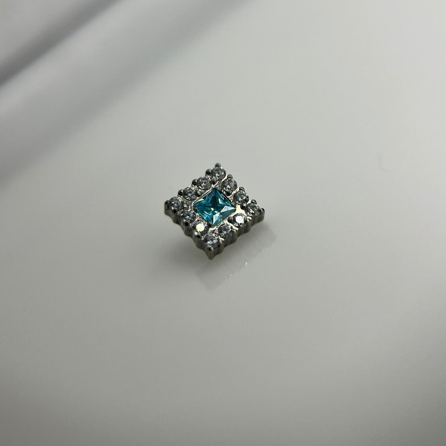 Piercing Royal Azul- Titânio