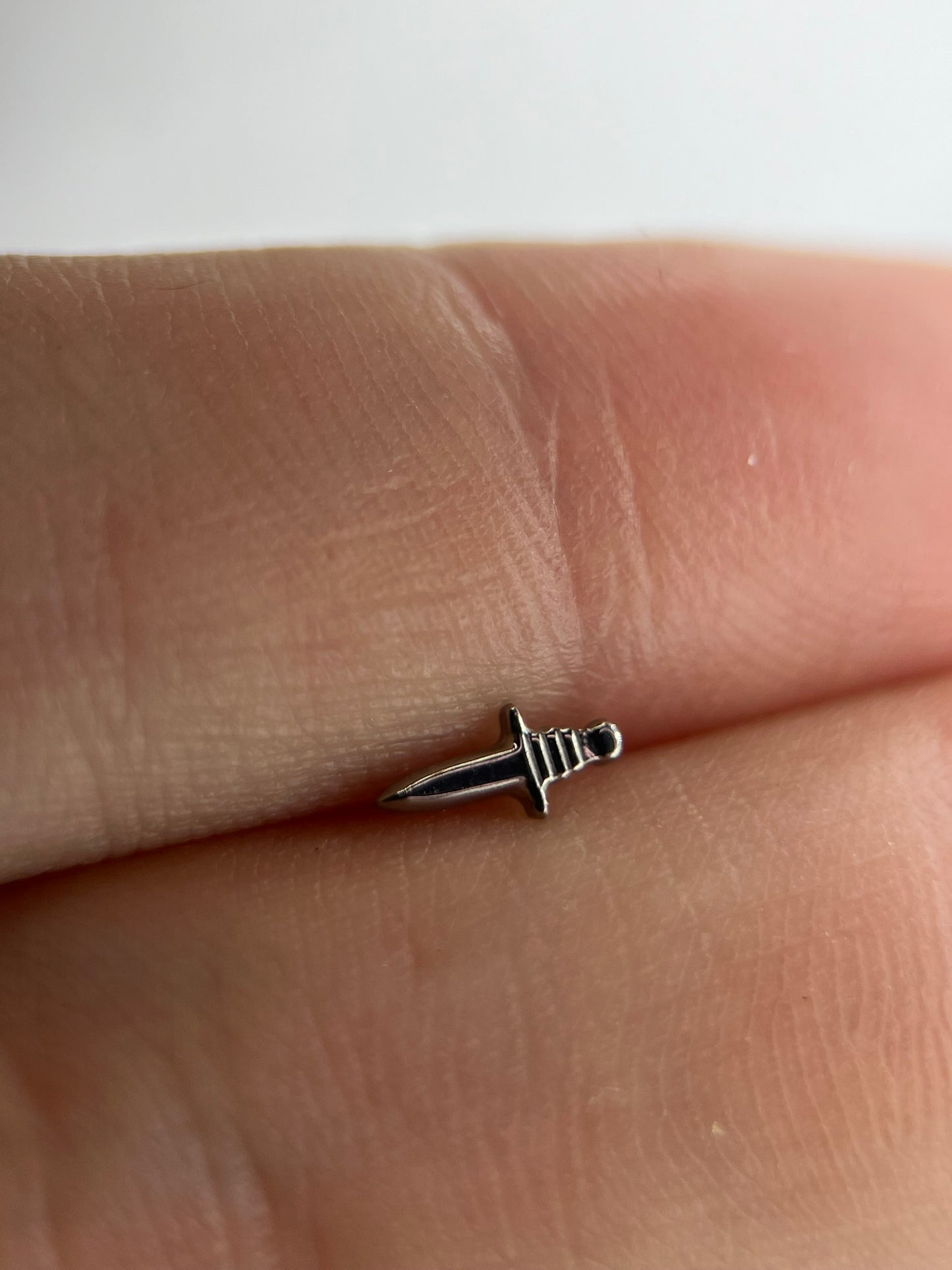 Piercing Mini Adaga- Titânio