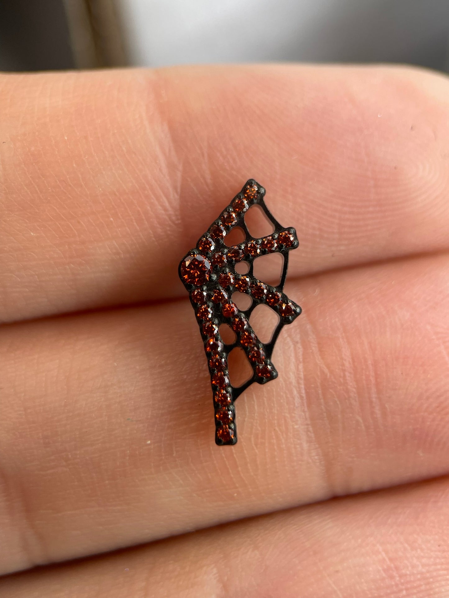 Piercing Dook Vermelho-Preto- Titânio