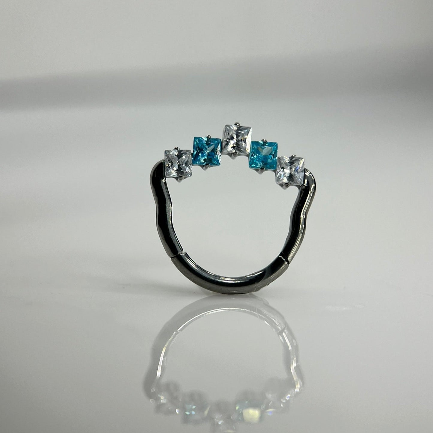 Piercing Cartier Azul- Titânio