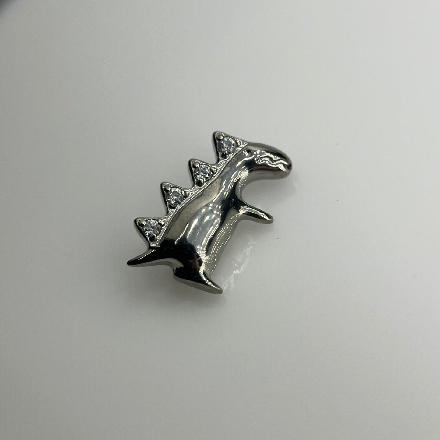 Piercing Dinossauro- Titânio