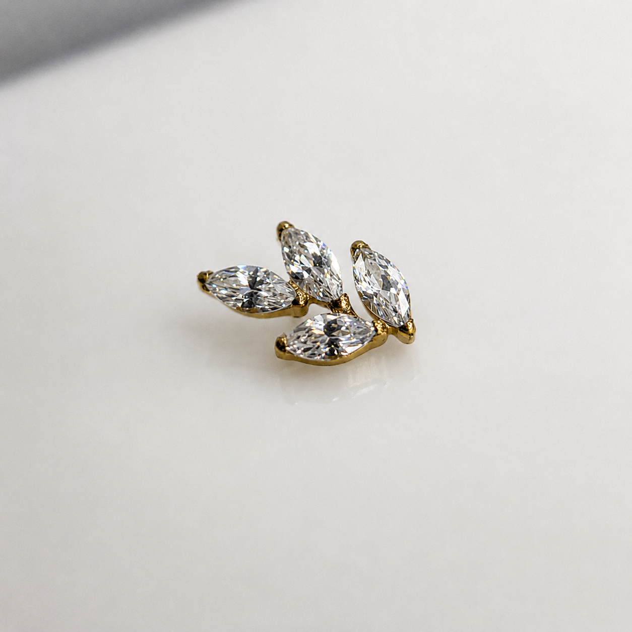 Piercing Branch PVD Dourado - Titânio