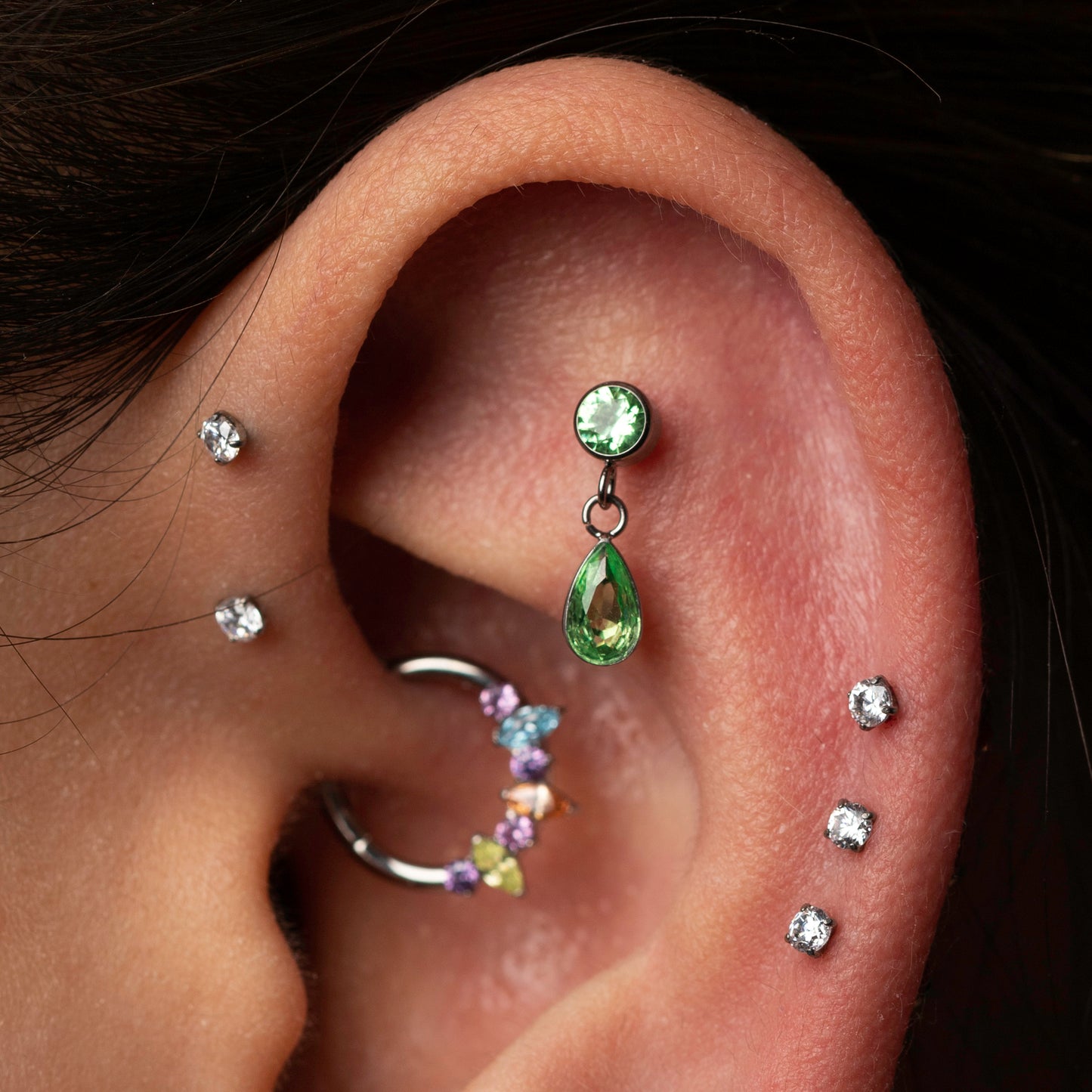 Piercing Moon Tear Verde PVD Dourado - Titânio
