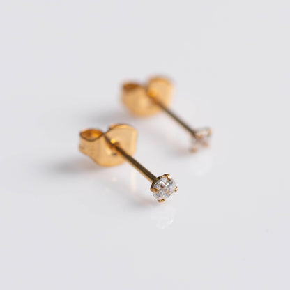 Brinco Solitaire Dourado PVD – Titânio (par)