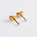 Brinco Solitaire Dourado PVD – Titânio (par)