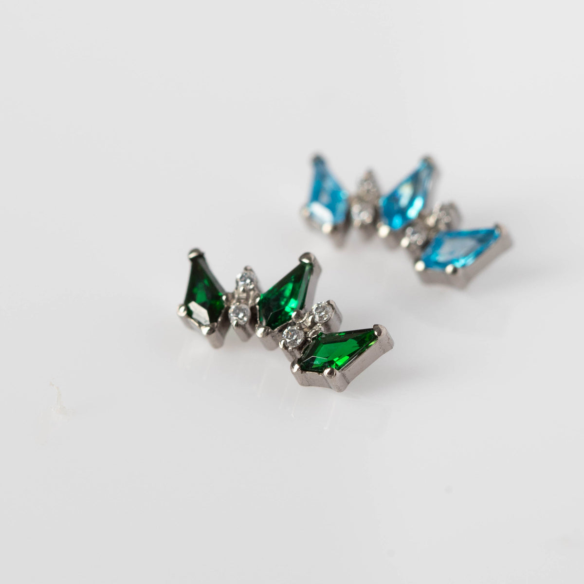 Piercing Renata Verde - Titânio