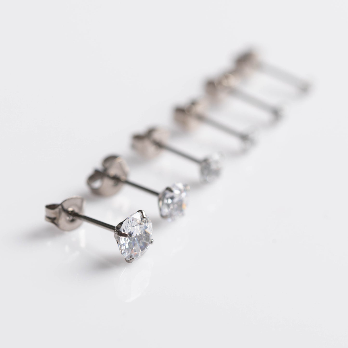 Brinco Solitaire (par) – Titânio