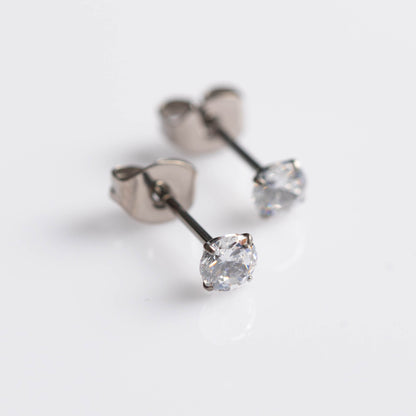 Brinco Solitaire (par) – Titânio