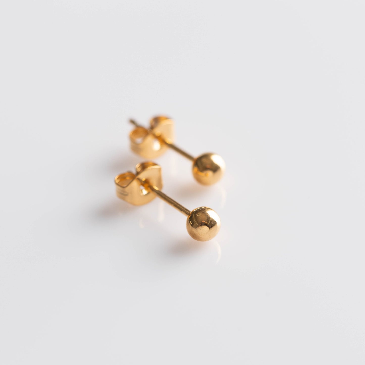 Brinco Sphere Dourado PVD - Titânio (par)