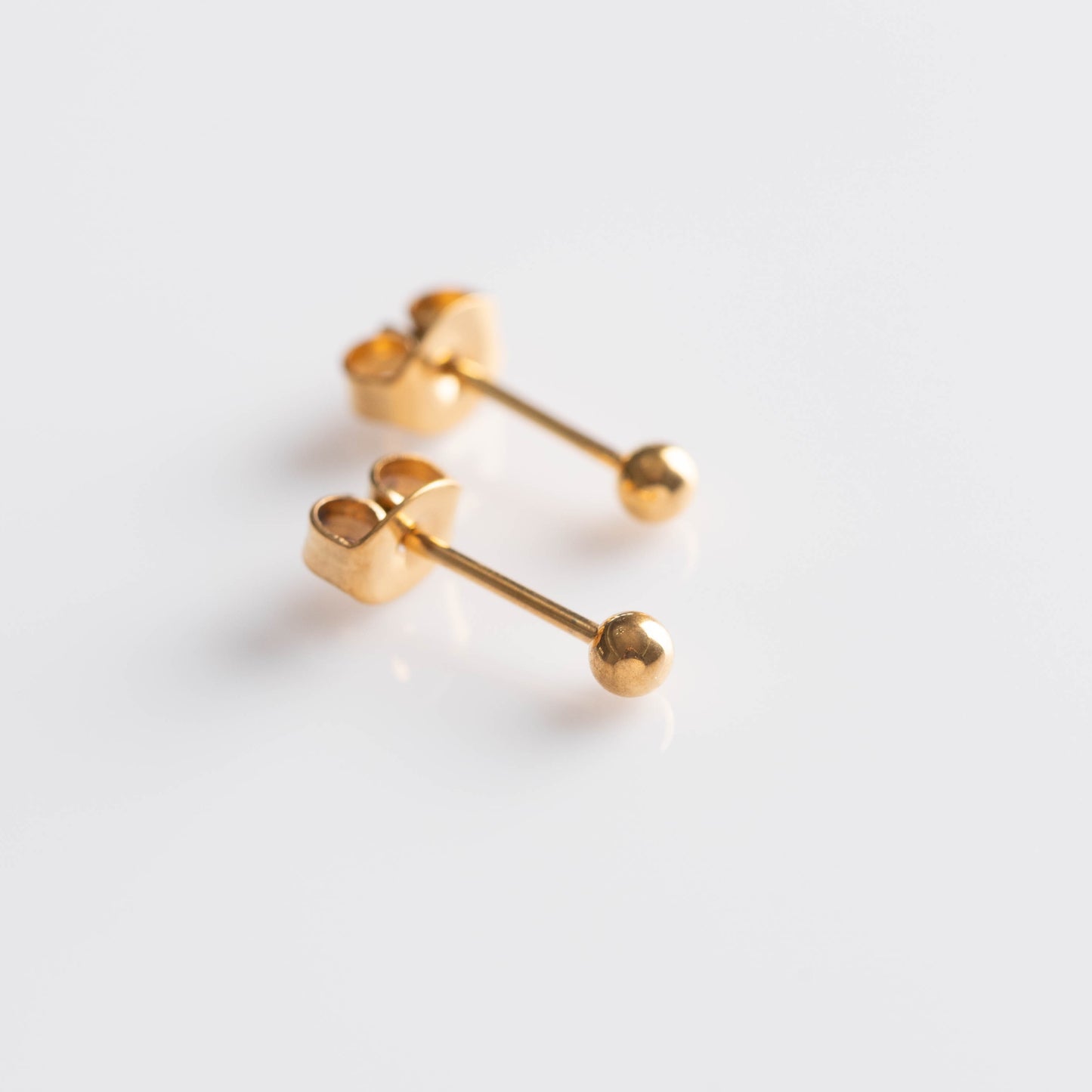 Brinco Sphere Dourado PVD - Titânio (par)