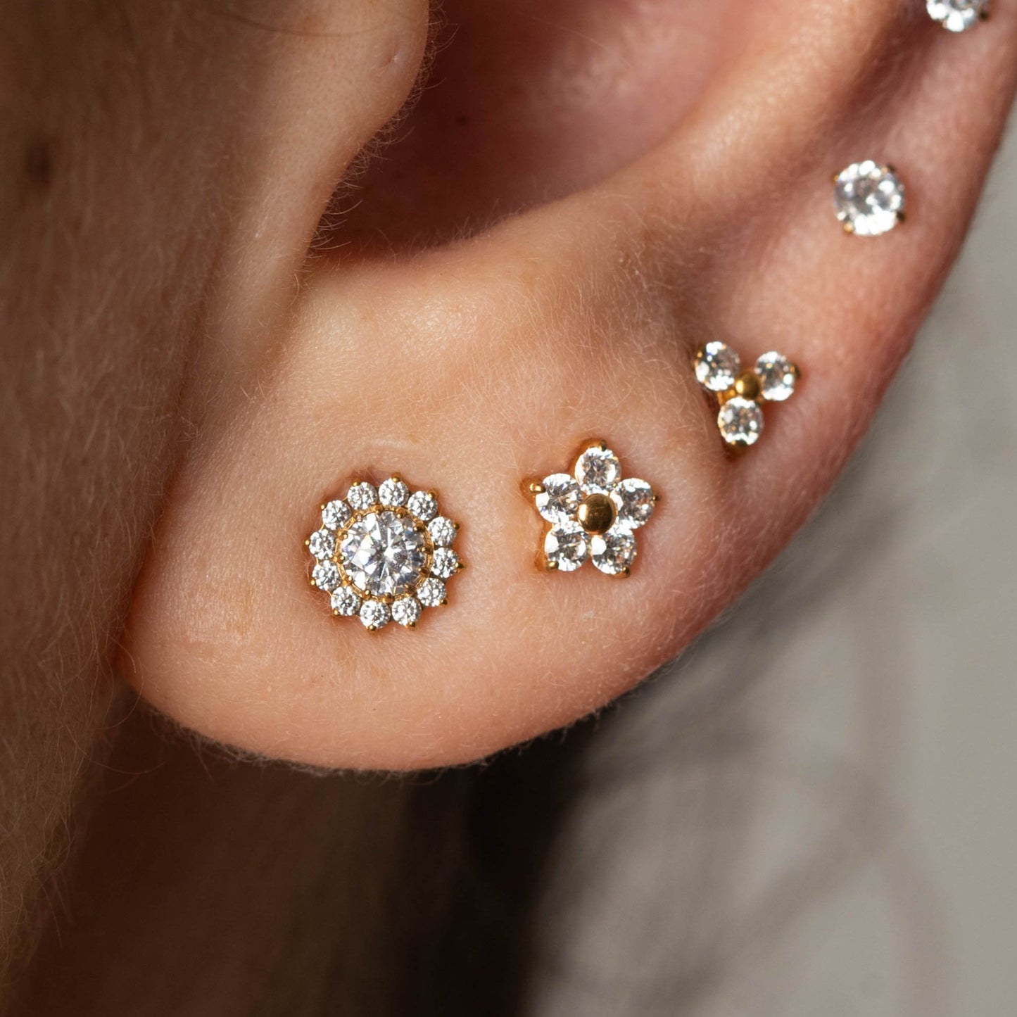 Brinco Bloom Dourado PVD (par) - Titânio