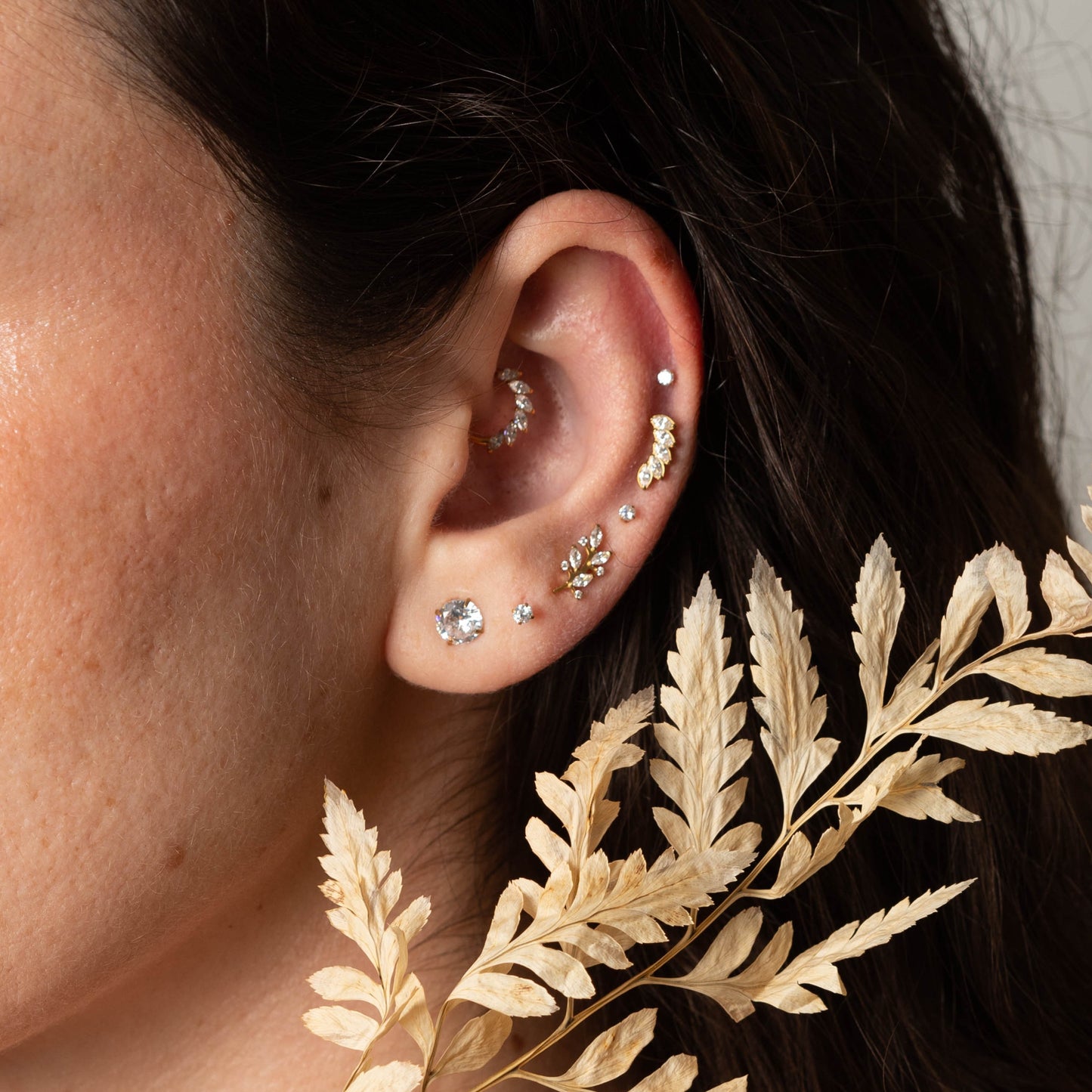 Argola Lumen Crescent Dourado PVD - Titânio