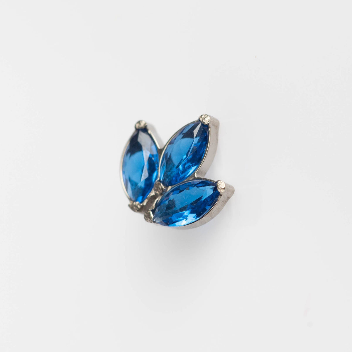 Piercing Lotus Azul Escuro - Titânio