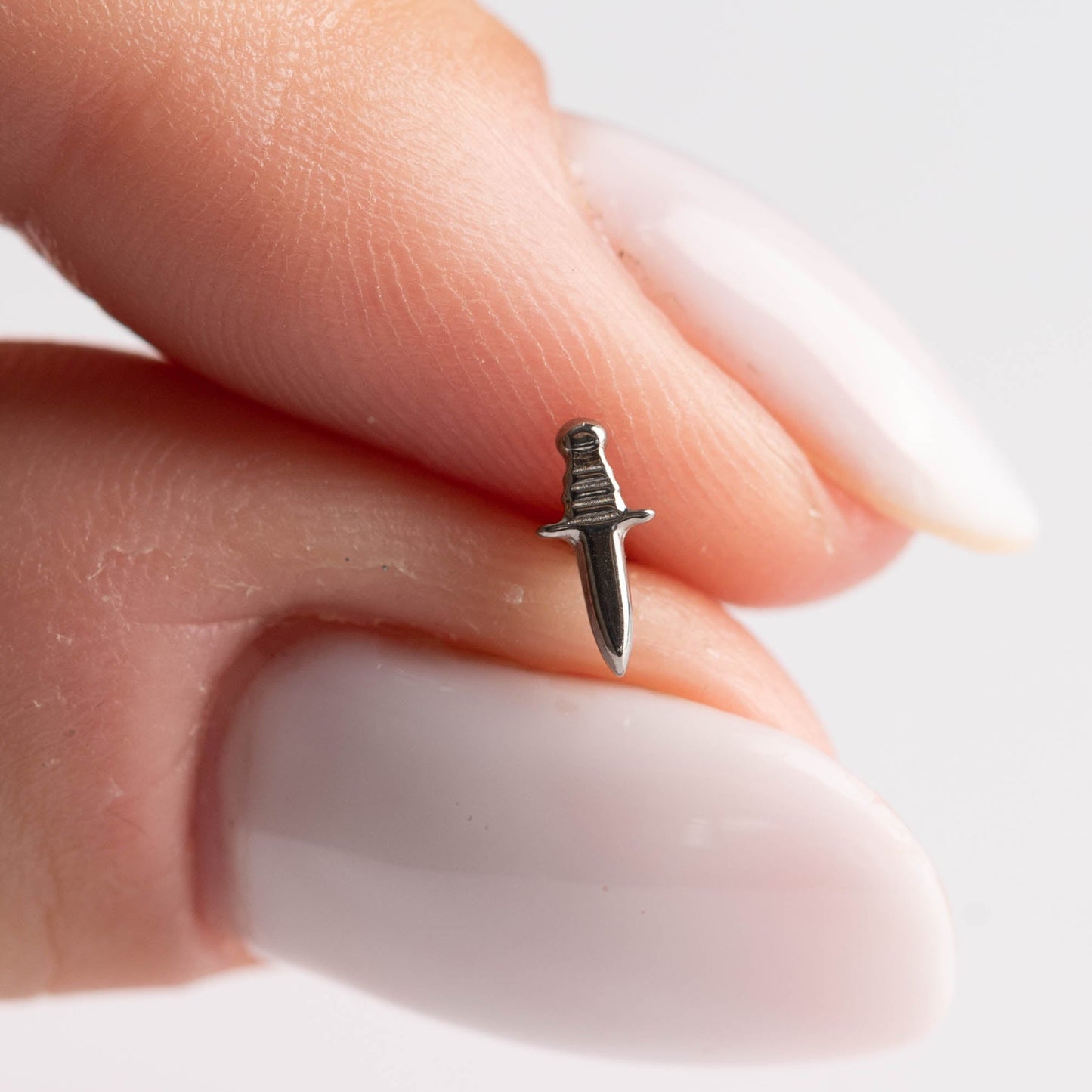 Piercing Mini Adaga - Titânio
