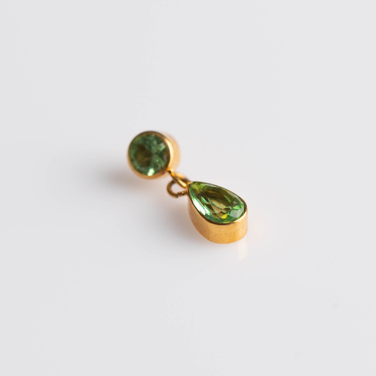 Piercing Moon Tear Verde PVD Dourado - Titânio