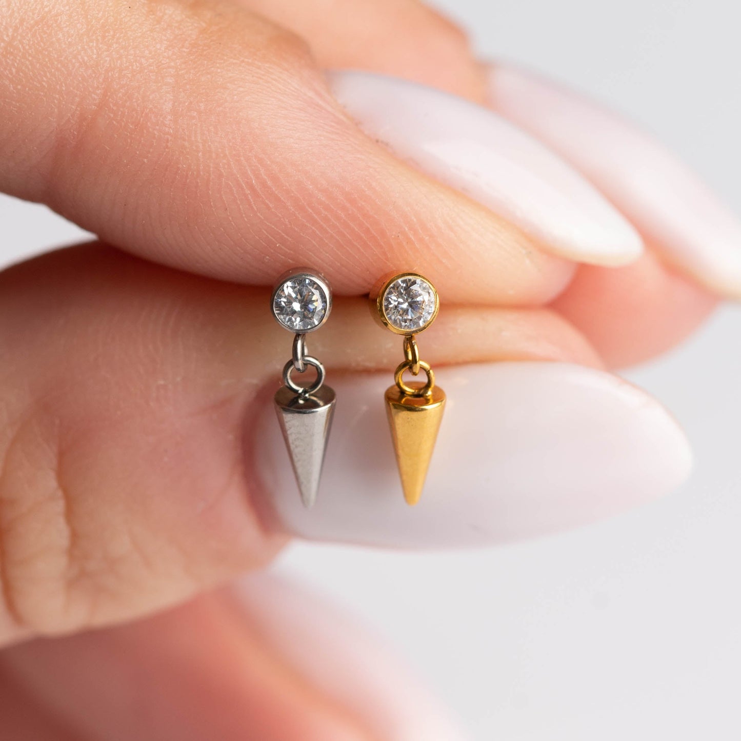 Piercing Radiant Spike PVD Dourado - Titânio