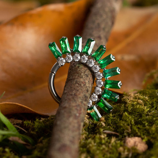 Piercing Fine Verde - Titânio