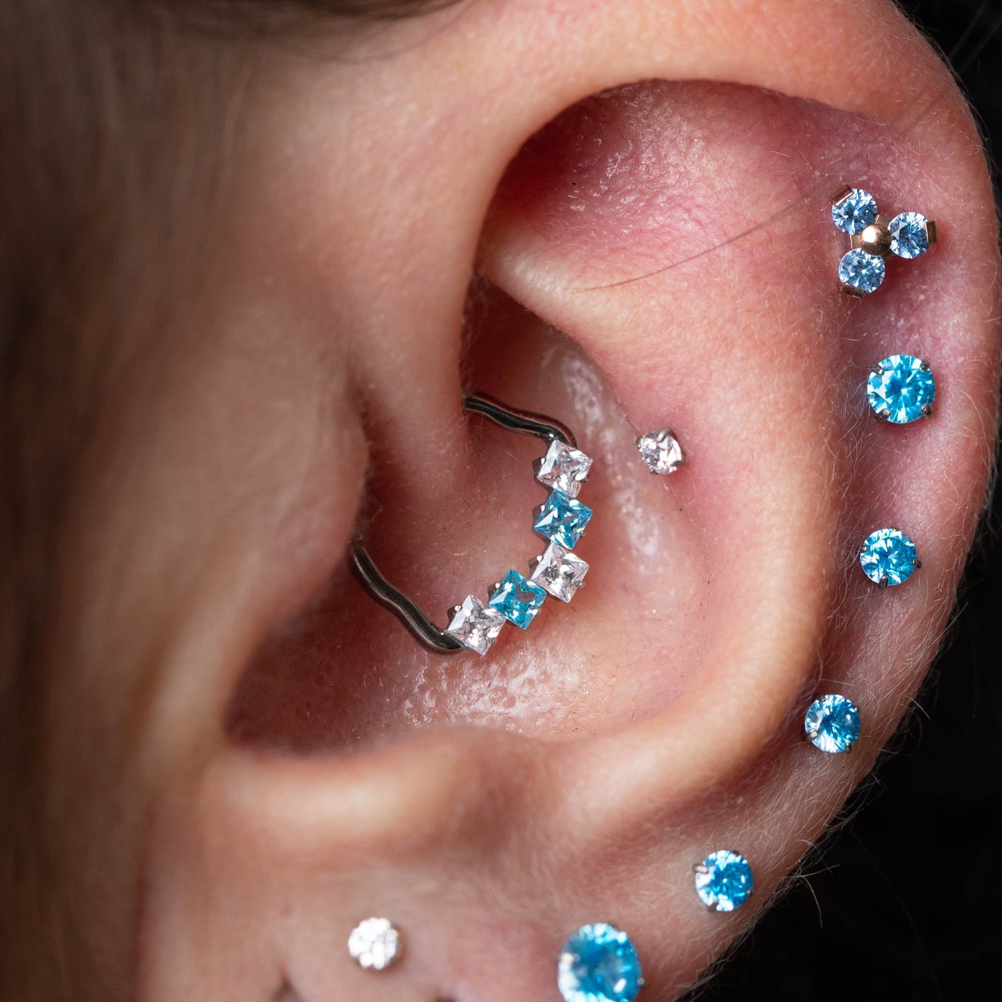 Piercing Cartier Azul- Titânio