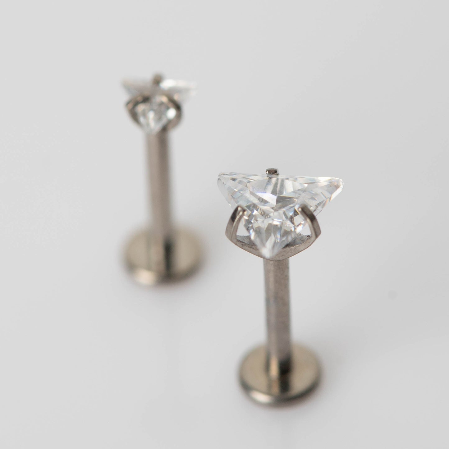 Piercing Ponto de Luz Triângulo- Titânio