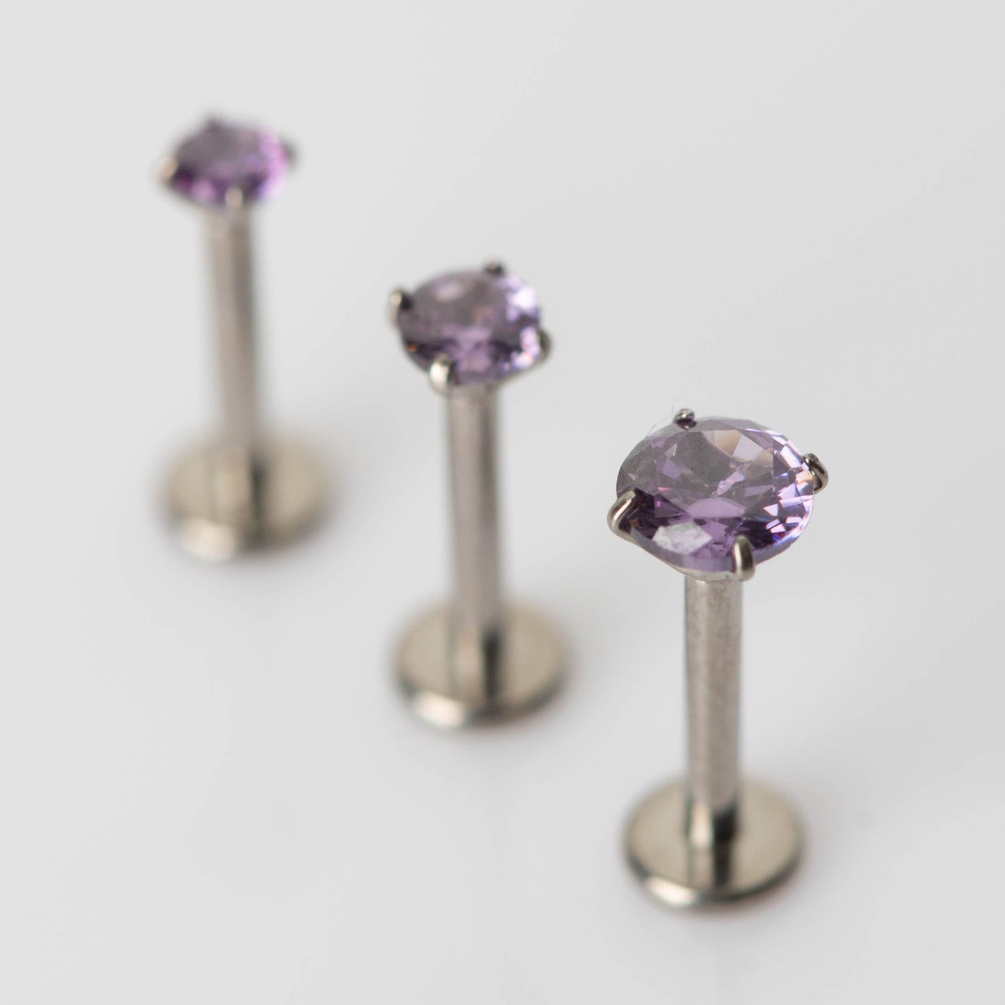 Piercing Ponto de Luz Roxo- Titânio