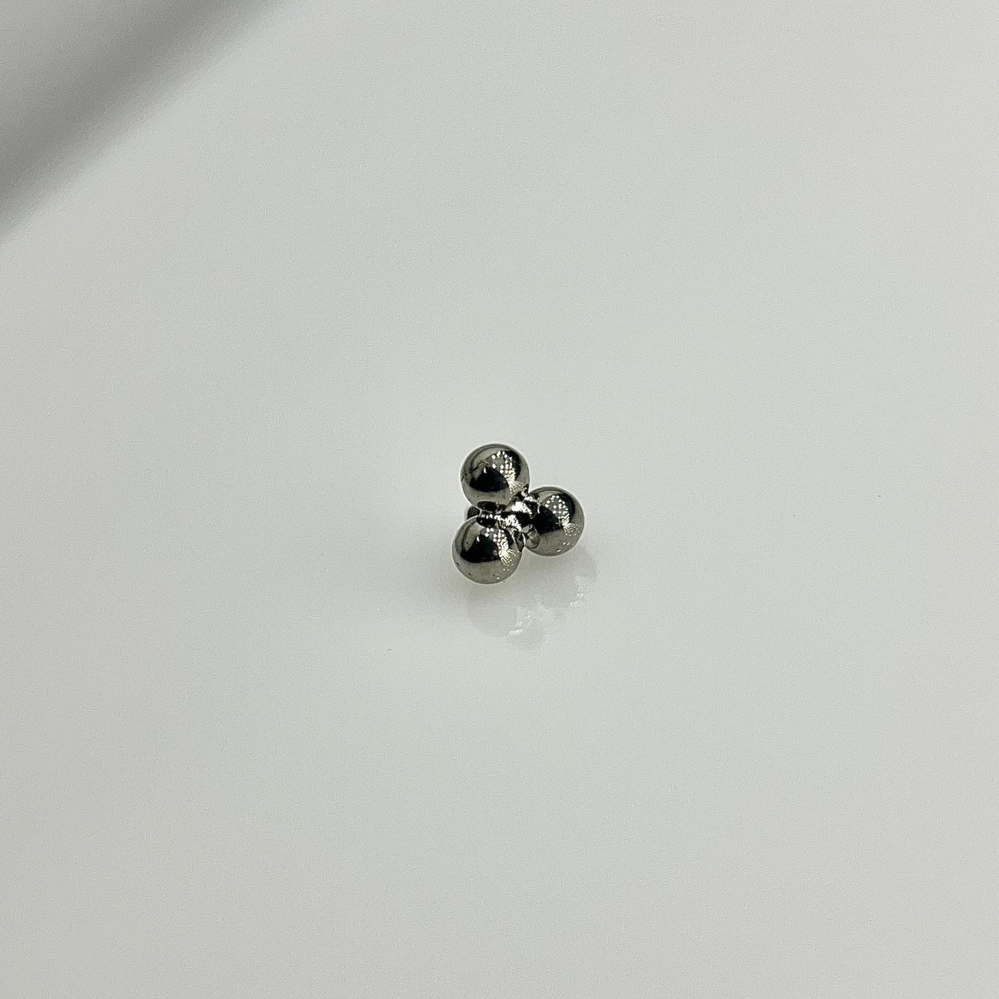 Piercing Triple Charm - Titânio