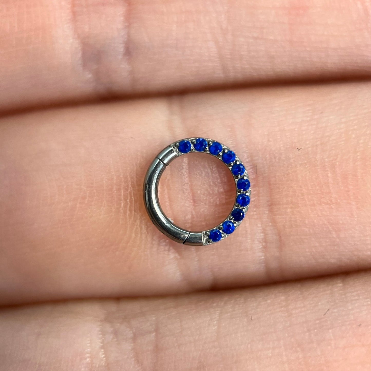 Piercing Single Azul- Titânio