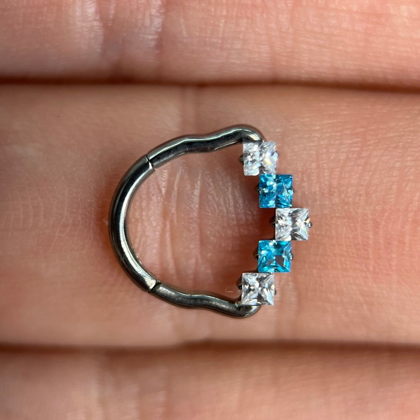 Piercing Cartier Azul- Titânio