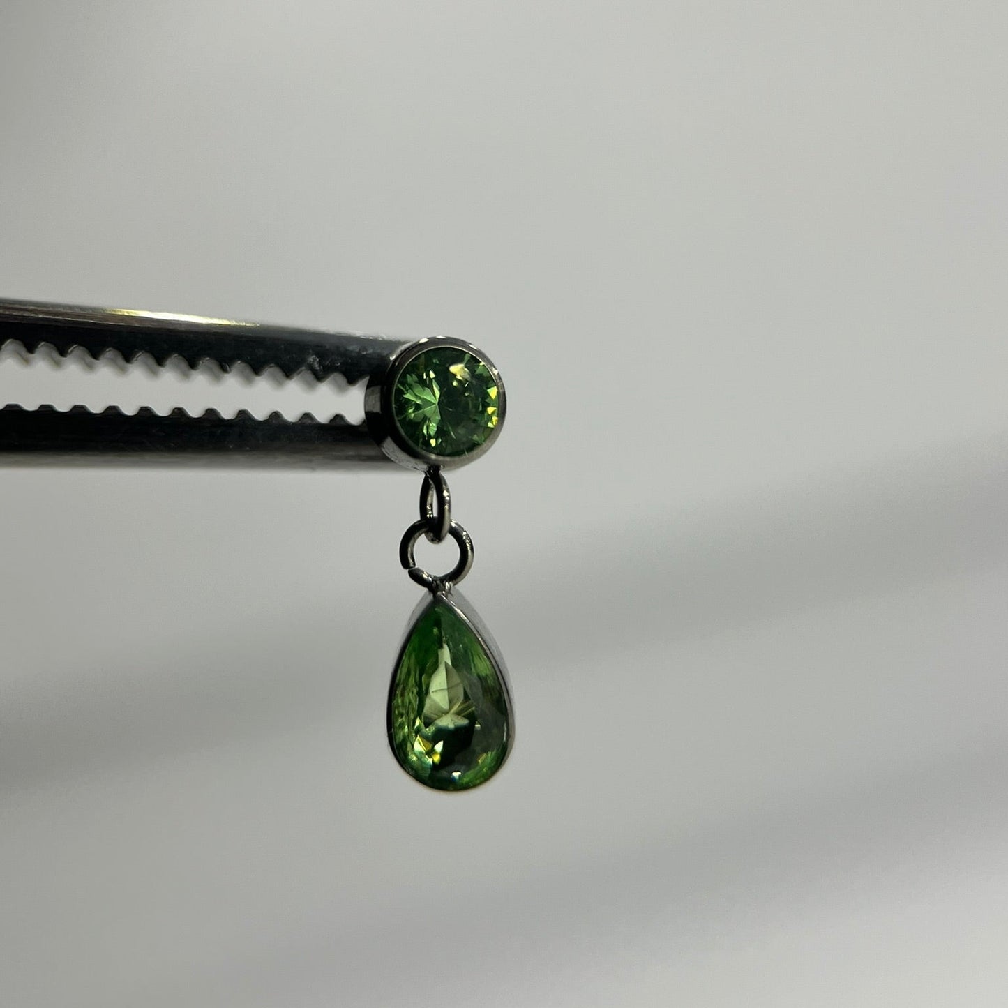 Piercing Moon Tear Verde -Titânio