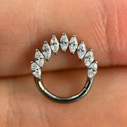 Piercing Argola Diamond Peak PVD Dourado - Titânio