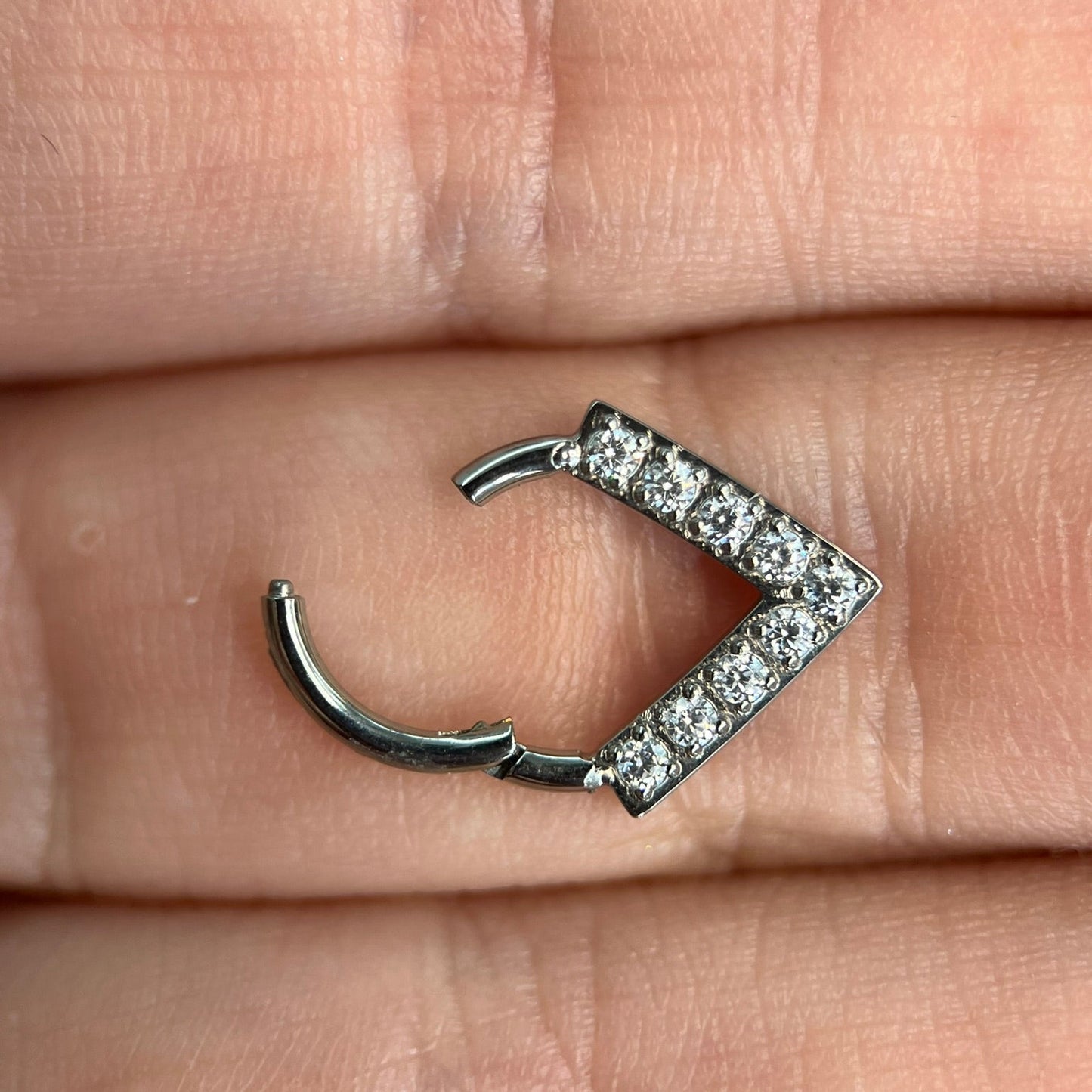 Piercing The V -Titânio