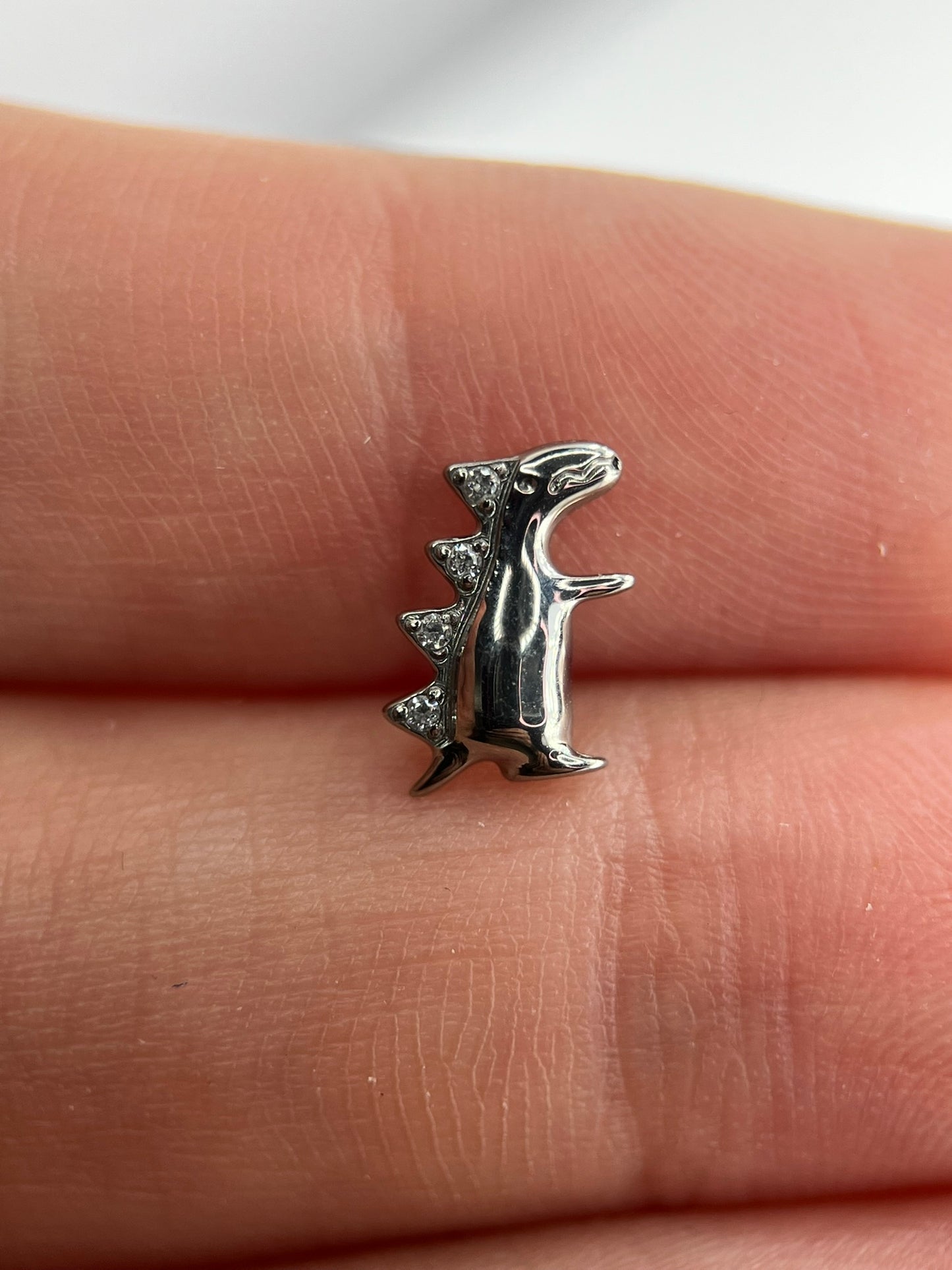 Piercing Dinossauro- Titânio