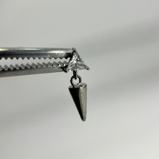 Piercing Triangle Spike -Titânio
