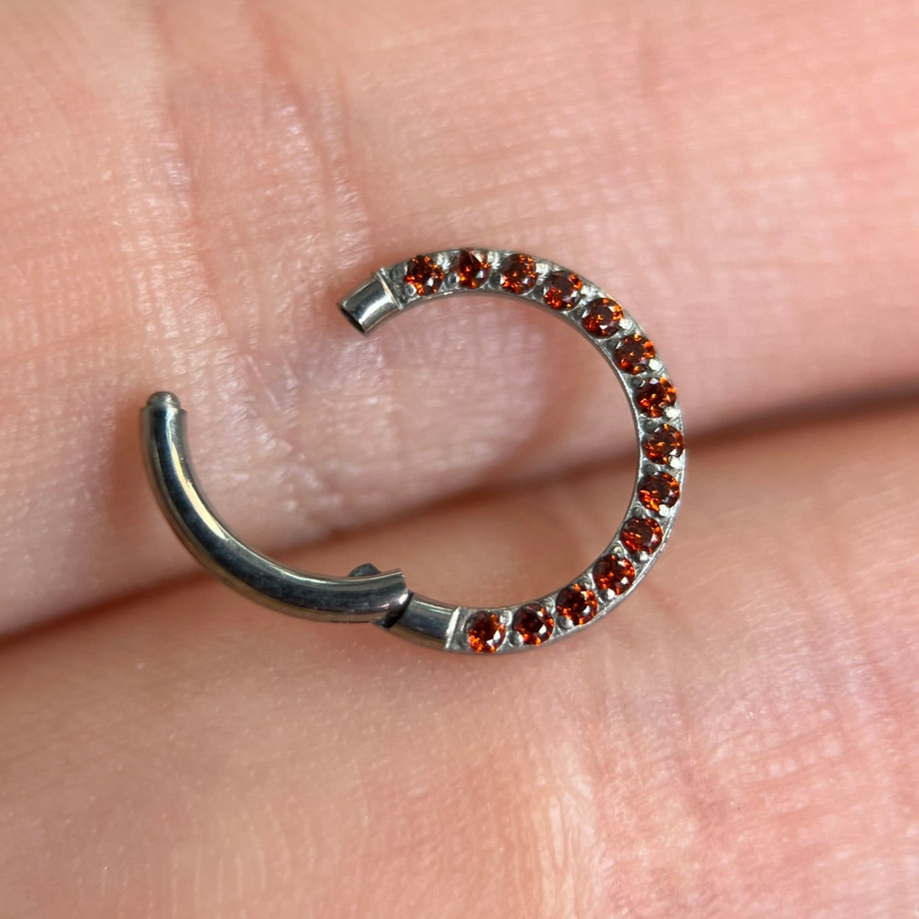 Piercing Single Vermelho -Titânio