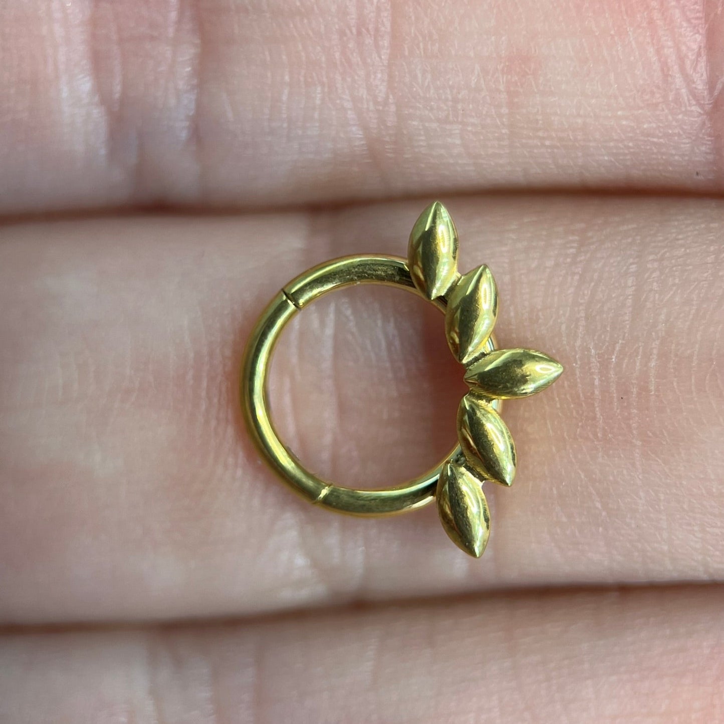 Piercing PVD Gold Lakshmi- Titânio