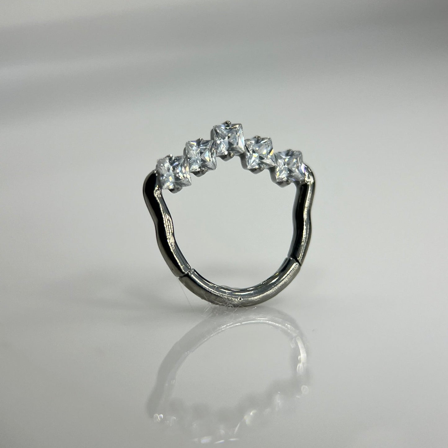 Piercing Cartier -Titânio